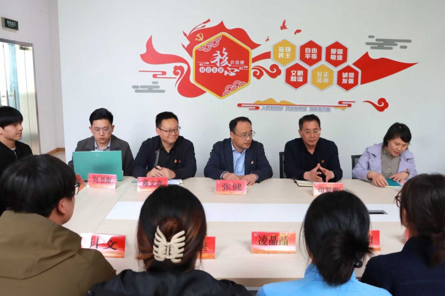 yl1111永利集团举行“倾听心声 共话成长”师生面对面座谈会