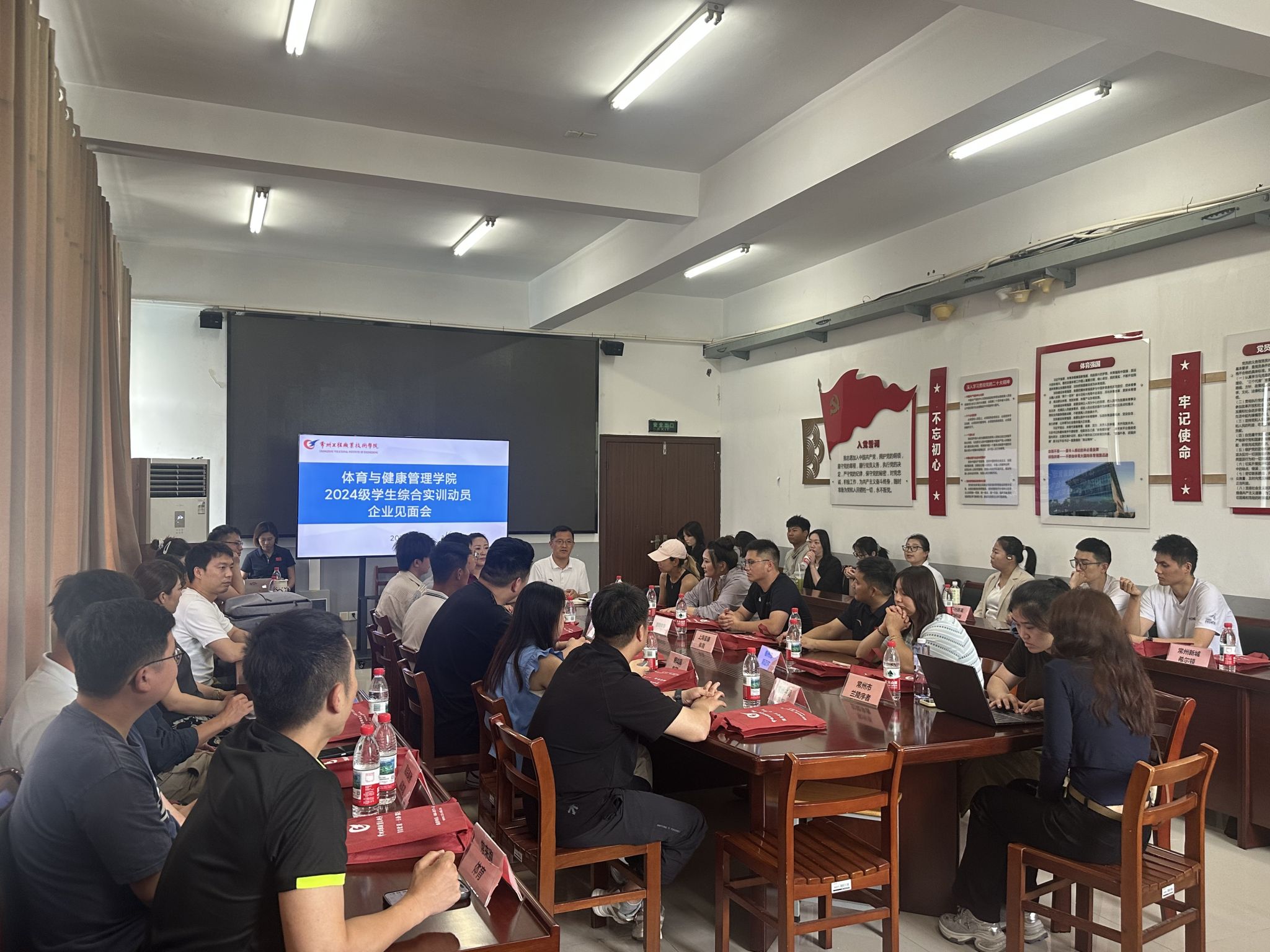 0181b35b15f6075e42b0e16d387ffbe4.jpg 0181b35b15f6075e42b0e16d387ffbe4.jpg